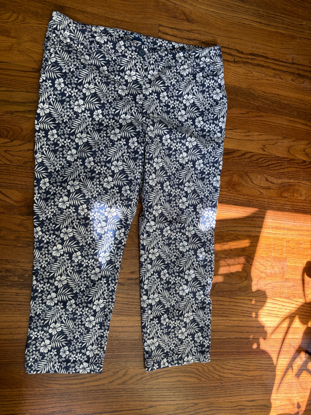* Tommy Bahama Navy Blue & White Floral pant